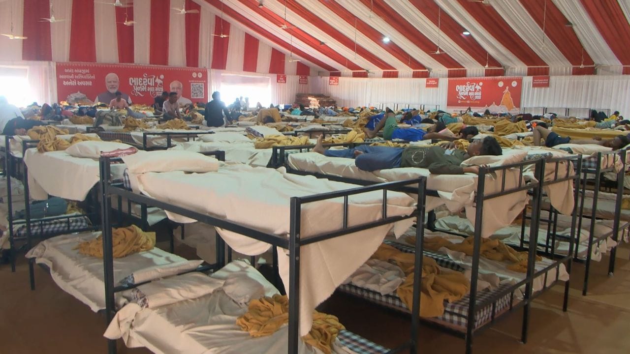 અંબાજીનો મેળો બનાસકાંઠા જિલ્લાના દાંતા તાલુકાના અંબાજી ખાતે ભરાય છે.આમ તો અહી કારતક, ચૈત્ર, ભાદરવો અને આસો મહિનાની પૂનમના દિવસે અહી મોટા મેળા ભરાય છે. જેમાં 'ભાદરવી પૂનમનો મેળો' ખુબ મહત્વપૂર્ણ છે.