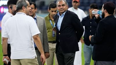 ભારતીય ટીમે પાકિસ્તાનને હરાવી એશિયા કપ 2025નો ખિતાબ જીત્યો પરંતુ ટ્રોફી લીધી ન હતી. પાકિસ્તાનના ગૃહમંત્રી મોહસિન નકવી એશિયાઈ ક્રિકેટ પરિષદના અધ્યક્ષ છે. ભારતીય ટીમે સ્પષ્ટ કરી દીધું હતુ કે, તે નકવીના હાથે ટ્રોફી લેશે નહી. નકવી ખુદ ટ્રોફી આપવા માંગતો હતો.