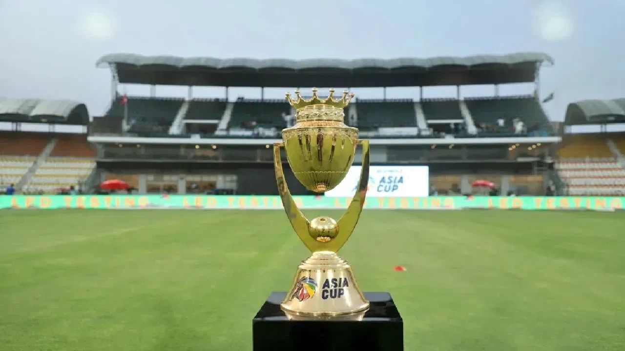 વર્ષ 2019 માં એશિયા કપ ટ્રોફી માટે એક નવી ડિઝાઇન રજૂ કરવામાં આવી હતી, જે લંડન સ્થિત પ્રખ્યાત સિલ્વરસ્મિથ 'થોમસ લાઇટ' દ્વારા બનાવવામાં આવી હતી. આ ટ્રોફી 78 સેન્ટિમીટર ઊંચી અને 42 સેન્ટિમીટર પહોળી છે તેમજ તેનું વજન લગભગ 15 કિલોગ્રામની આસપાસ છે. 