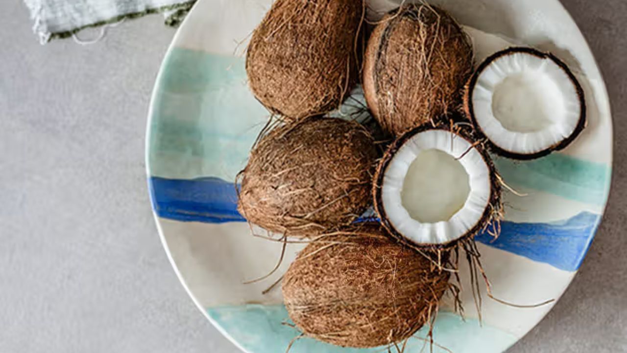 હેલ્થલાઇન અનુસાર, તેમાં ફાઇબર, મેંગેનીઝ, કોપર, સેલેનિયમ, ફોસ્ફરસ, આયર્ન, ઝીંક, પોટેશિયમ અને અન્ય ઘણા પોષક તત્વો હોય છે. ફોતરાં કાઢ્યા પછી, તેના નાના ટુકડા પાણીમાં થોડીવાર પલાળી રાખવામાં આવે છે અને પછી ખાવામાં આવે છે.
