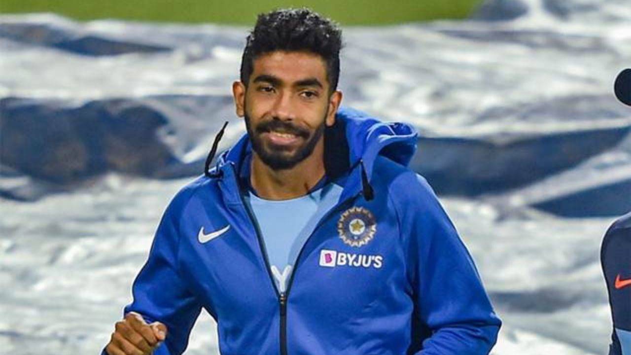 બુમરાહ અટકનું મૂળ "ભમરા" શબ્દ પરથી ઉતરી આવ્યું છે, જે પંજાબી ભાષામાં ભમરાને દર્શાવે છે. તે એક પ્રતીકાત્મક નામ હોઈ શકે છે, જે સખત મહેનત, ઉર્જા અથવા સામૂહિક પ્રયાસોનું પ્રતીક છે. કેટલાક સ્ત્રોતો અનુસાર, તે પરંપરાગત ભારતીય પોશાક અથવા ભૌગોલિક વિશેષતા/વ્યવસાય સાથે પણ સંકળાયેલ હોઈ શકે છે.