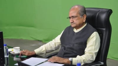 ચુડાસમા શબ્દનો શાબ્દિક અર્થ સંસ્કૃત અથવા સ્થાનિક ભાષાઓમાં સ્પષ્ટ રીતે વ્યાખ્યાયિત કરવામાં આવ્યો નથી, પરંતુ એવું માનવામાં આવે છે કે તે "ચુડા" (આભૂષણ અથવા શિખર) અને "સમા" (સ્વામી અથવા શાસક) થી બનેલો હોઈ શકે છે, જેનો અર્થ "શિખરનો સ્વામી" અથવા "આભૂષણોનો સ્વામી" થાય છે. જો કે, આ વ્યુત્પત્તિ અનુમાનિત છે અને વિદ્વાનો તેના મૂળ વિશે અસંમત હોઈ શકે છે.