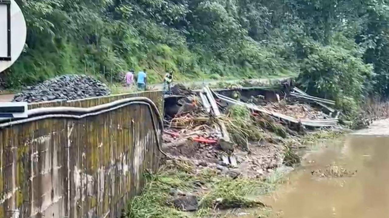 Dang News : મૂશળધાર વરસાદ બાદ તંત્રની કામગીરી, ધોવાણ થયેલા તમામ સ્ટેટ હાઇવેનું સમારકામ હાથ ધરાયું, જુઓ Video