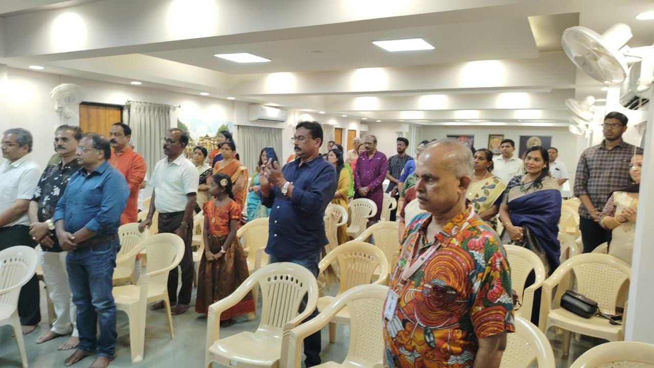 દિનેશ નાયરે  WMCના ગ્લોબલ સેક્રેટરી જનરલ તરીકે વૈશ્વિક મલયાલી ડાયસ્પોરા સાથે પડઘો પાડતી પહેલનું નેતૃત્વ કર્યું હતુ.સમુદાય સશક્તિકરણ અને સંગઠનાત્મક વિકાસમાં તેમનું યોગદાન નોંધપાત્ર છે. તેમણે વિવિધ શહેરો અને રાજ્યોમાં WMC પ્રાંતોની સ્થાપનામાં મહત્વપૂર્ણ ભૂમિકા ભજવી છે 