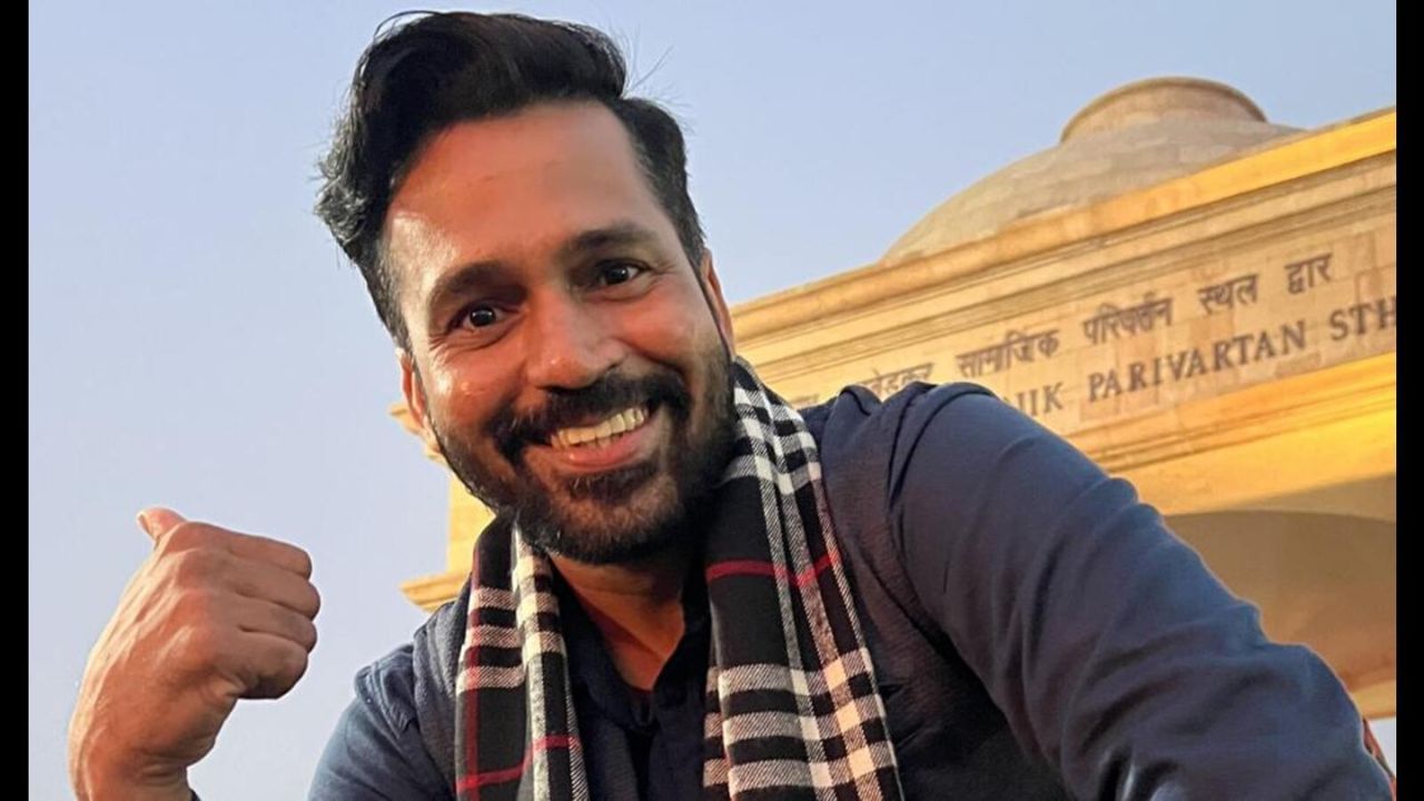 પ્રાચીન ભારતમાં, દિવેદી  પછીથી દુબે તરીકે ઓળખાયા છે. આ કુળ વિદ્વાનો અને પૂજારીઓનો એક આદરણીય જૂથ હતુ. તેઓ શાહી દરબારોમાં સલાહકારો, જ્યોતિષીઓ અથવા ધાર્મિક વિધિઓના અધિકારી તરીકે સેવા આપતા હતા.