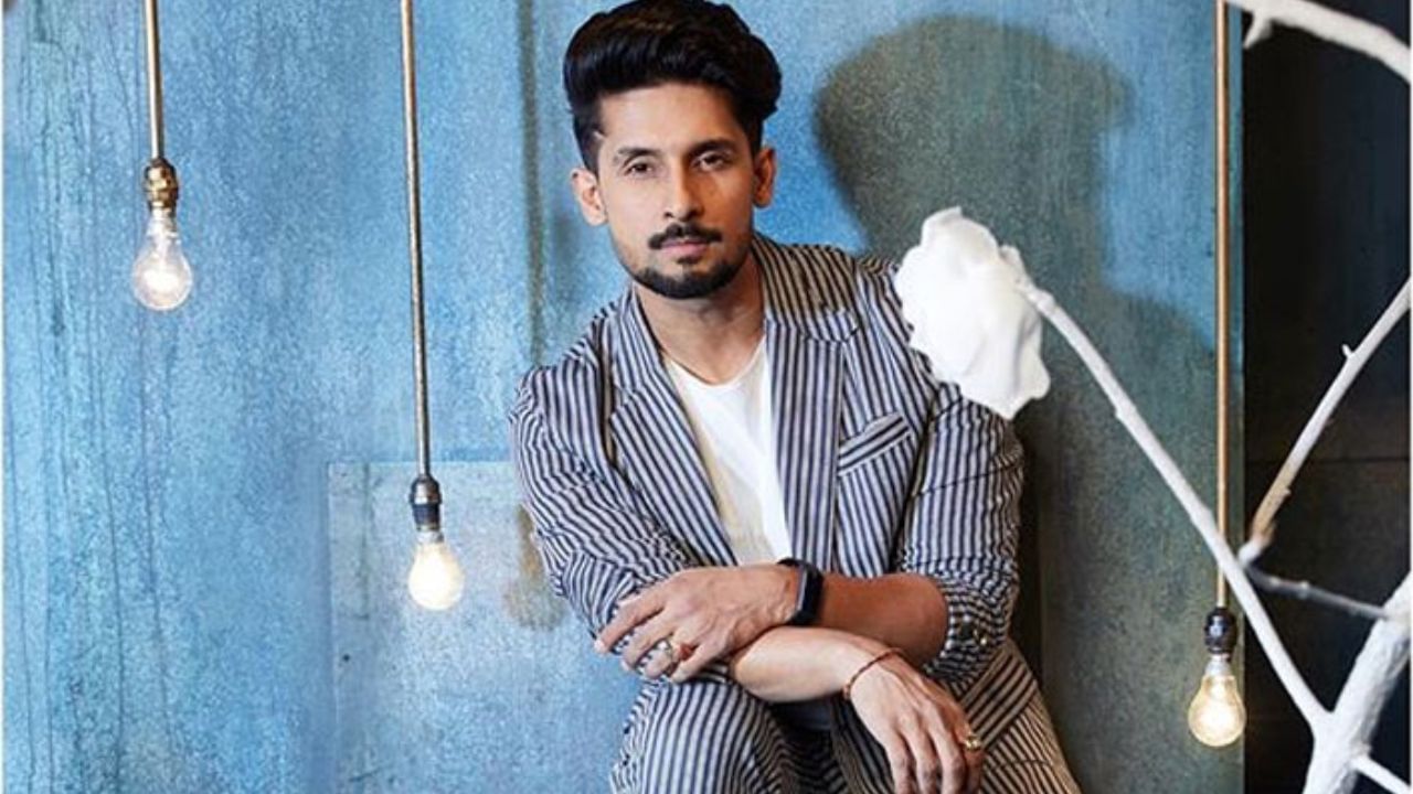 દુબે અટક ફક્ત એક પરિવારની ઓળખ જ નથી, પરંતુ વૈદિક જ્ઞાન, વિદ્વતા અને સાંસ્કૃતિક વારસાનું પ્રતીક પણ છે. આ અટક ઉત્તર ભારતની બ્રાહ્મણ પરંપરાઓ સાથે ઊંડે સુધી જોડાયેલી છે અને આજે પણ વિવિધ પ્રદેશોમાં તેની મજબૂત હાજરી છે. (નોધ :પબ્લિક ડોમેનમાં ઉપલબ્ધ માહિતી અનુસાર આ સ્ટોરી ફાઈલ કરવામાં આવી છે.) 