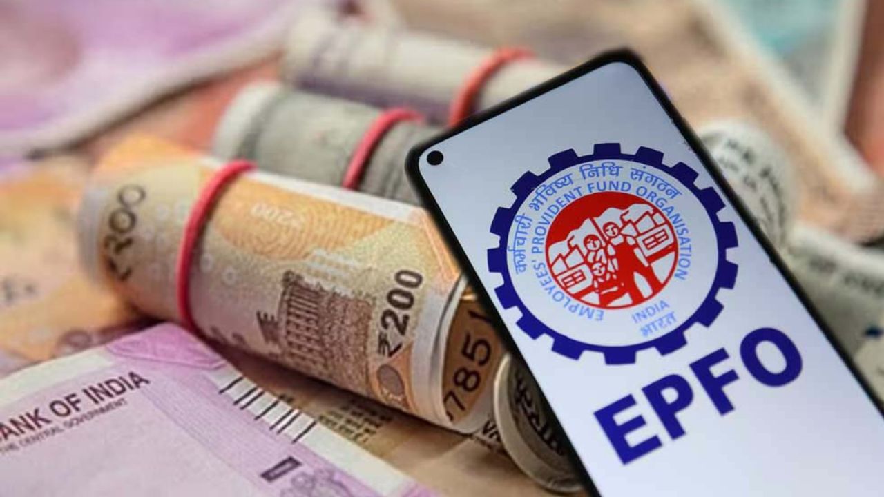 એટલે કે, Online Services → Claims → Bank Account Number → Proceed For Online Claim → Only Pension Withdrawal Form 10C પસંદ કરો, પછી સરનામું ભરો, રદ કરેલ ચેક અપલોડ કરો, શરતો સ્વીકારો અને આધાર OTP ચકાસ્યા પછી ફોર્મ સબમિટ કરો.