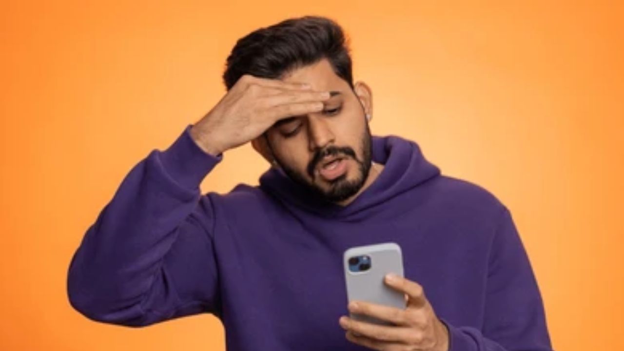 લાંબા સમય સુધી તમે ફોનને જોવો છો તો આંખોમાં તાણ આવી શકે છે. તમારા ફોન પર આઇ કમ્ફર્ટ મોડનો ઉપયોગ કરવાથી આંખોમાં તાણ દૂર કરવામાં મદદ મળી શકે છે. 