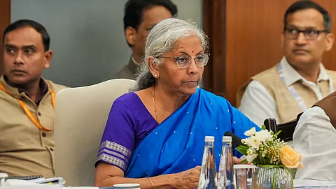 સૂત્રોના જણાવ્યા અનુસાર, બેઠકમાં 12 અને 28 ટકાના ટેક્સ સ્લેબને નાબૂદ કરવાનો પણ નિર્ણય લેવામાં આવ્યો છે. આ બે શ્રેણીઓના મોટાભાગના ઉત્પાદનોને અનુક્રમે પાંચ અને 18 ટકાના સ્લેબમાં સ્થાનાંતરિત કરવામાં આવશે.