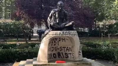 શર્મનાક હરકત... 2જી ઓક્ટોબર પહેલા ગાંધીજીની પ્રતિમાને કરાઈ ખંડિત, નીચે લખ્યુ અભદ્ર લખાણ