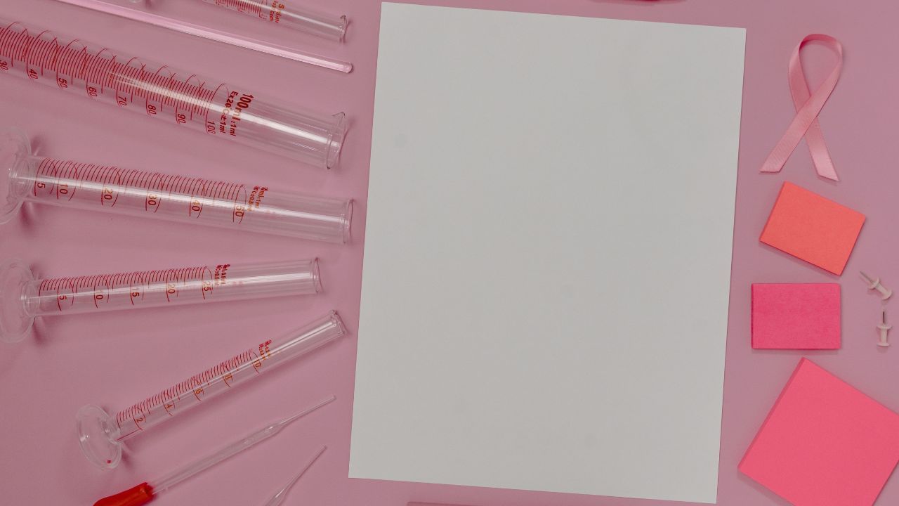 આ કેન્સર મહિલાઓમાં સૌથી સામાન્ય છે, પરંતુ પુરુષોમાં પણ તે થઈ શકે છે. ઉંમર વધવાની સાથે આ કેન્સરનું જોખમ વધે છે. જો તમારા પરિવારમાં પેરીટોનિયલ અથવા અંડાશયના કેન્સરનો ઇતિહાસ હોય, તો તમને જોખમ હોઈ શકે છે. નિયમિતપણે તમારી તપાસ કરાવવી શ્રેષ્ઠ છે.