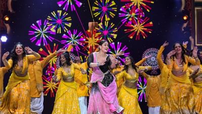 બોલિવુડ અભિનેત્રી કરીના કપૂરને કોણ ઓળખતું નથી. બેબો ઈન્ડસ્ટ્રીની સૌથી ફેમસ અભિનેત્રીમાંની એક છે. તેમણે પોતાના કરિયરમાં અનેક હિટ ફિલ્મો આપી છે.