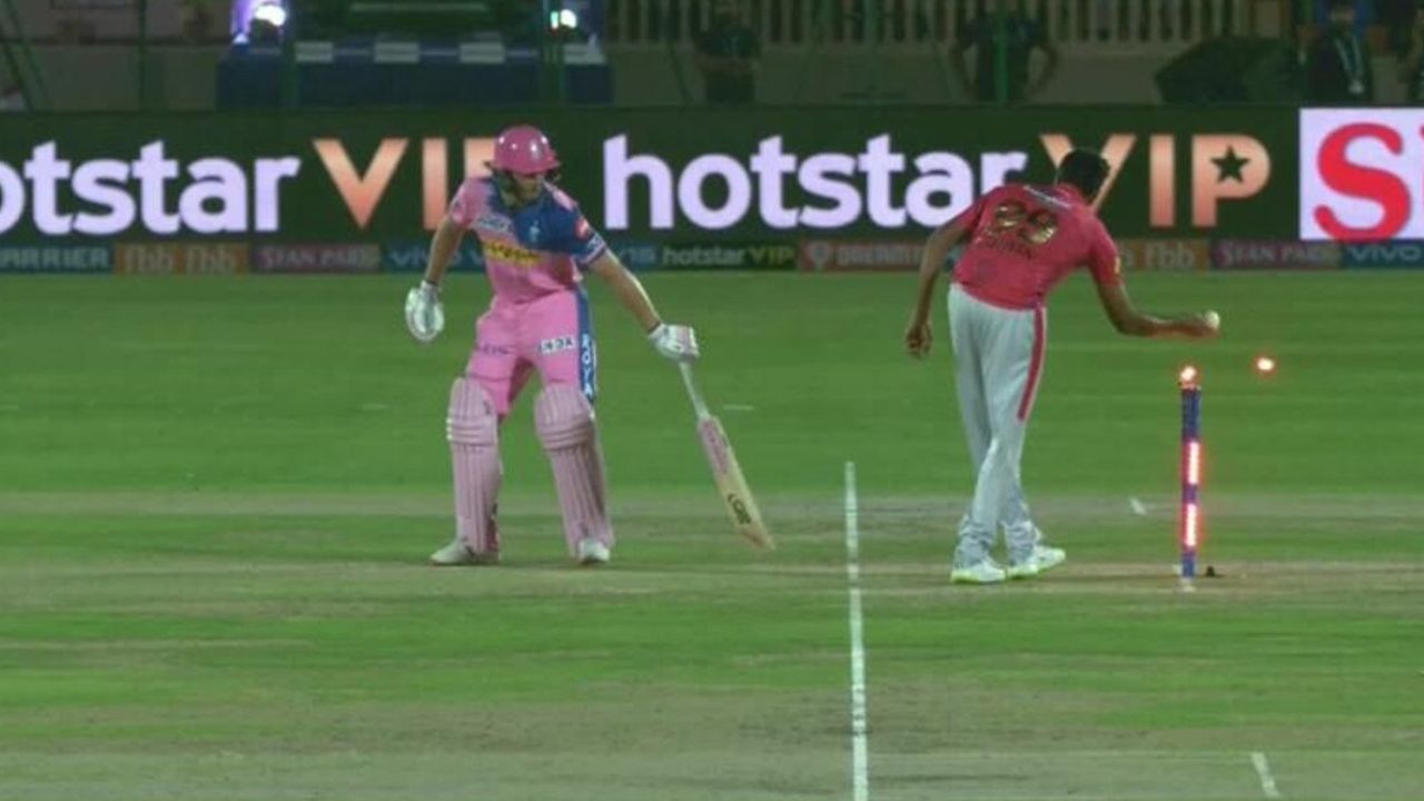 Non-Striker એન્ડ પર જો બોલર બોલ ફેંકે એ પહેલા બેટ્સમેન ક્રીઝ છોડે અને બોલર સ્ટમ્પ ઉડાવી દે, તો તેને પણ Run Out કહેવાય.