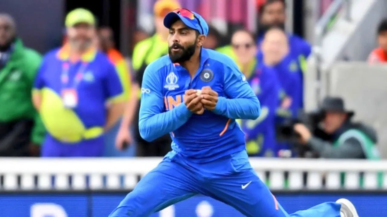 જો બોલ બેટને લાગ્યા પછી અમ્પાયર, બીજો ખેલાડી કે સ્ટમ્પને વાગીને પણ ફિલ્ડર પકડી લે તો પણ એ કેચ માન્ય ગણાય છે. તેમજ જો ફિલ્ડર બાઉન્ડ્રીની અંદર રહેતા બોલ હવામાં પકડી લે તો પણ કેચ માન્ય ગણાય છે.