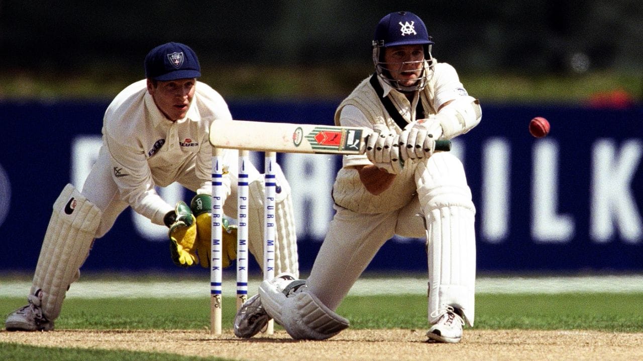 “Hit the Ball Twice” વિકેટ એક અત્યંત દુર્લભ અને ખાસ પ્રકારનું આઉટ છે, જે ક્રિકેટનામાં સામાન્યરીતે ખૂબ જ ઓછું જોવા મળે છે. (All Photo Credit : PTI / ICC / MCC / X)