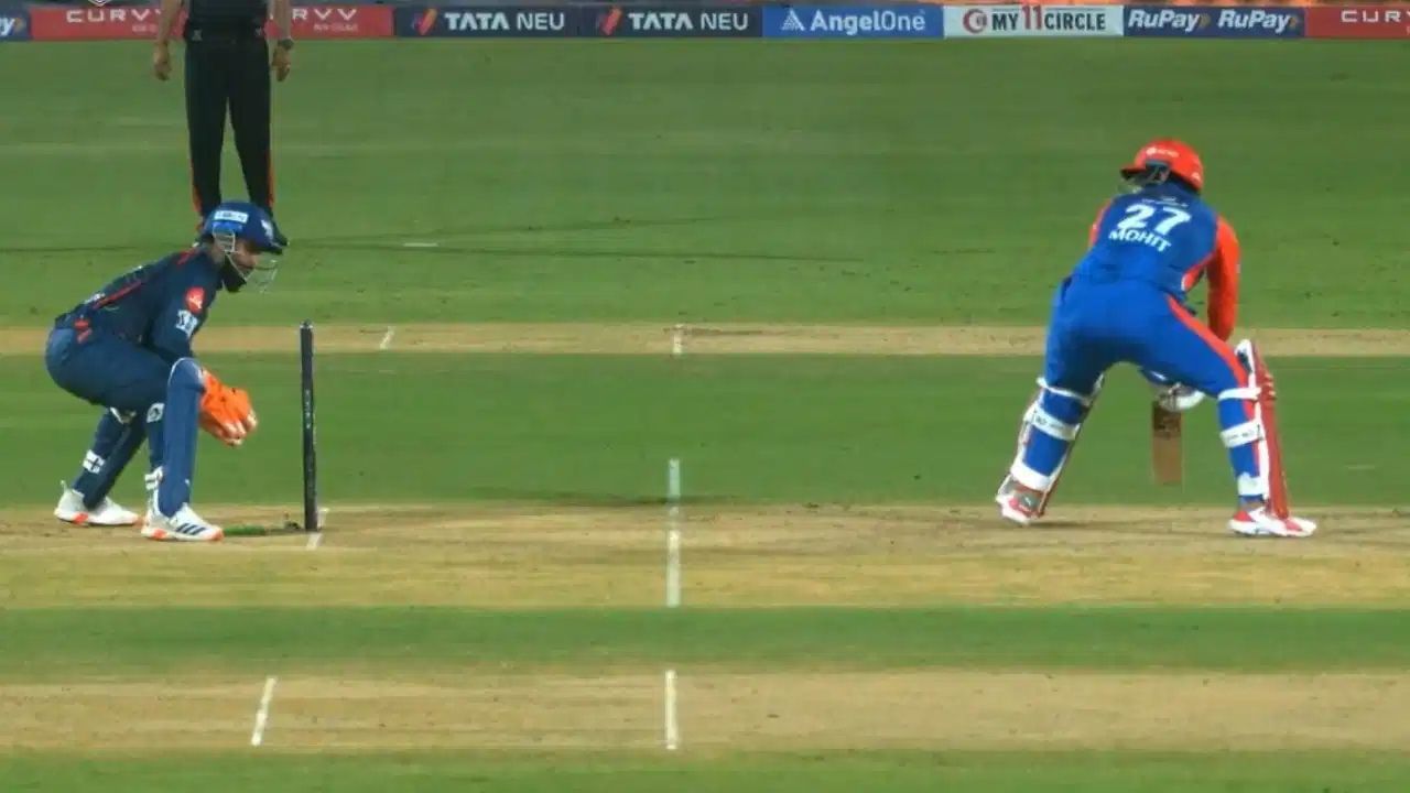 સ્ટમ્પ્ડ આઉટ ફક્ત વિકેટકીપર દ્વારા જ થઈ શકે છે અને માત્ર સ્ટ્રાઈક પર રહેલો બેટ્સમેન જ સ્ટમ્પ્ડ આઉટ થાય છે. 