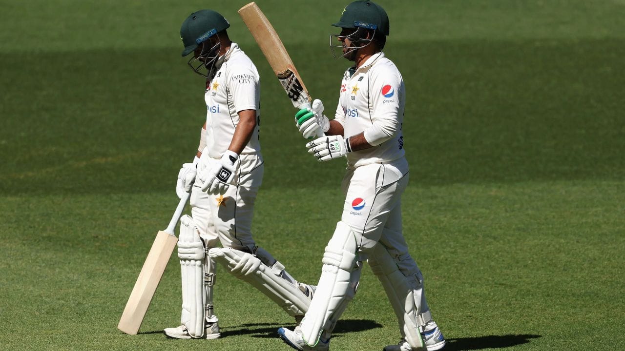 ICC નિયમ નંબર 40 અનુસાર, જો નવો બેટ્સમેન 2 મિનિટમાં ક્રીઝ પર હાજર ન હોય, તો તેને Timed Out જાહેર કરી શકાય છે. 