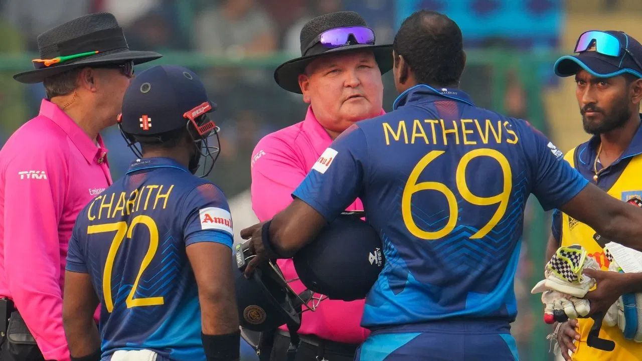 આ નિયમ ક્રિકેટમાં ક્યારેક જ લાગુ થયો છે, પણ જ્યારે થયો છે, ત્યારે વિવાદ અને ચર્ચાનો વિષય બની ગયો હતો. 