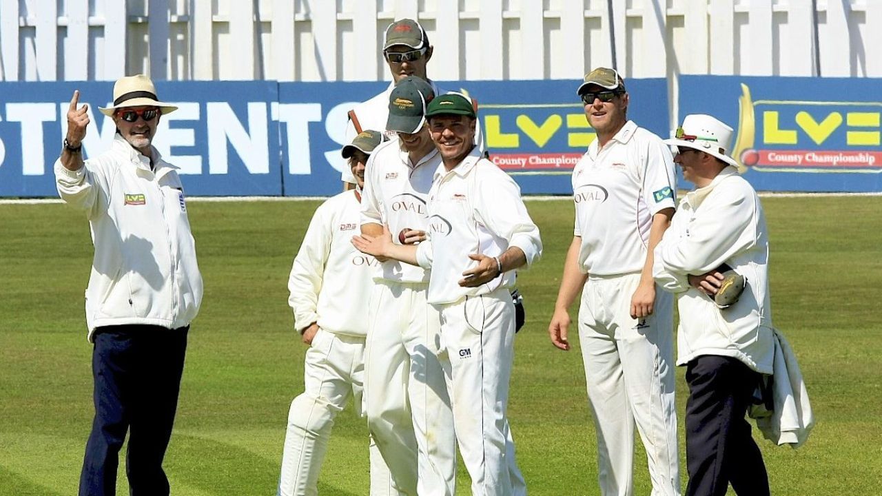 જો નવો બેટ્સમેન નિર્ધારિત સમયમર્યાદામાં ક્રીઝ પર હાજર ન હોય અને વિરોધી ટીમ અપીલ કરે, તો અંપાયર્સ તેને “Timed Out” જાહેર કરી શકે છે. 