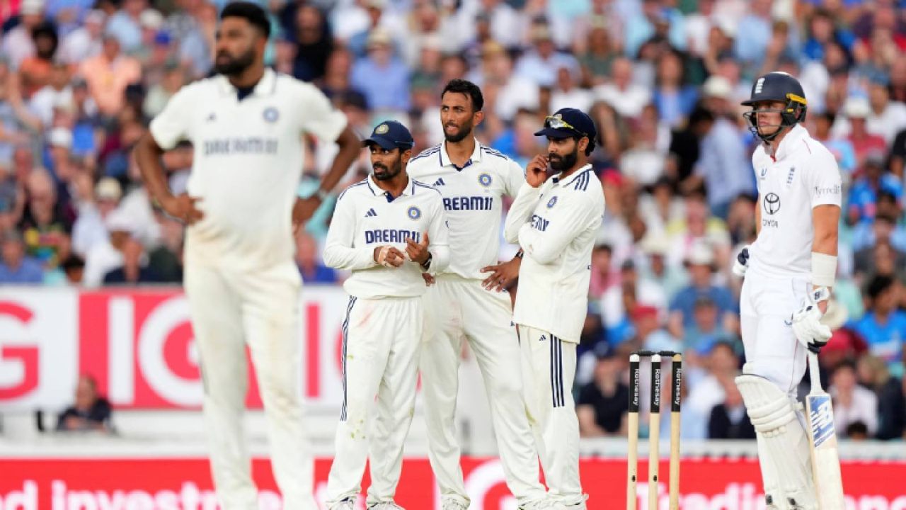 આવાં વર્તન માટે અમ્પાયર્સ ચેતવણી આપી શકે છે કે પછી 5 પેનલ્ટી રન ફટકારી શકે છે.