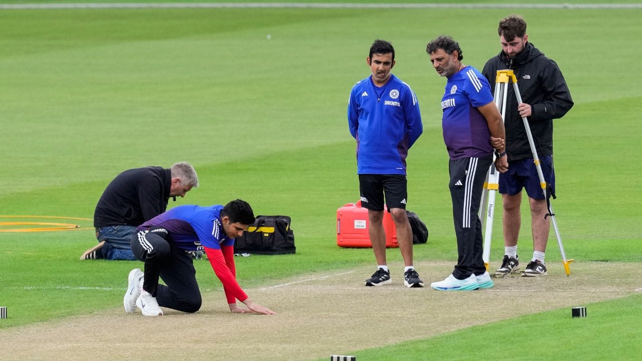 એશિયા કપ 2025ની ફાઈનલમાં ભારતે પાકિસ્તાનને 5 વિકેટ હરાવ્યું હતુ. ટીમ ઈન્ડિયા 9મી વખત ચેમ્પિયન બની છે. એશિયા કપ પછી હવે ટીમ ઈન્ડિયા ટેસ્ટ સીરિઝ માટે મેદાનમાં ઉતરશે. આની શરુઆત અમદાવાદના નરેન્દ્ર મોદી સ્ટેડિયમથી થશે.