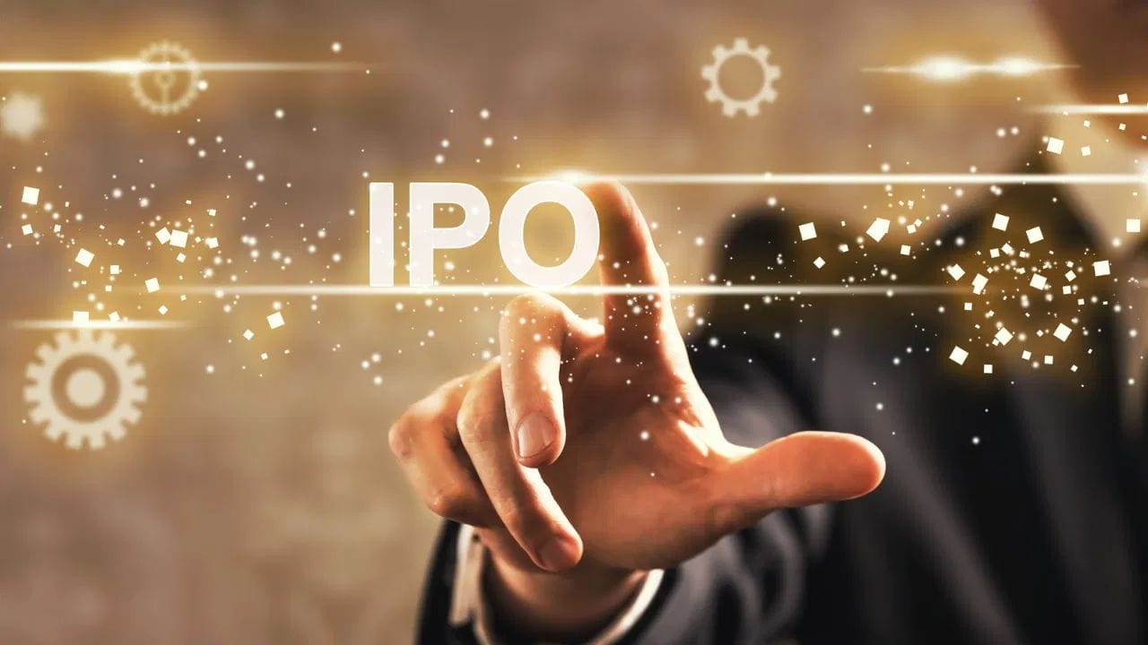 1- TechDefence Labs IPO: કંપનીના IPOનું કદ રૂ. 38.99 કરોડ છે. આ IPO સોમવાર, 15 સપ્ટેમ્બરના રોજ ખુલશે. રોકાણકારોને 17 સપ્ટેમ્બર સુધી અપ્લાય કરવાની તક મળશે. Tech Defence Lab IPOનો પ્રાઇસ બેન્ડ રૂ. 183 થી રૂ. 190 પ્રતિ શેર નક્કી કરવામાં આવ્યો છે. કંપનીએ 600 શેરનો લોટ બનાવ્યો છે. કોઈપણ રિટેલ રોકાણકારે એક સાથે ઓછામાં ઓછા 2 લોટ પર અપ્લાય કરવો પડશે. TechD Cybersecurity Limited NSE IPO ગ્રે માર્કેટમાં કંપનીમાં રૂ. 160 ના પ્રીમિયમ પર ટ્રેડ થઈ રહ્યો છે. જે રોકાણકારોના દૃષ્ટિકોણથી ઉત્તમ છે.
