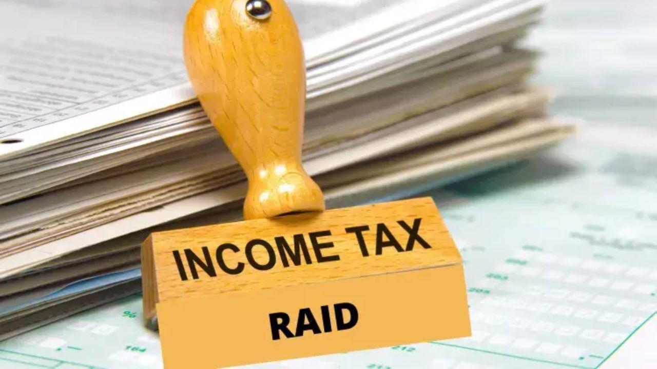 Morbi : લેવિસ અને મેટ્રો ગ્રુપ પર ITના દરોડામાં 250 કરોડથી વધુના બેનામી હિસાબો મળ્યા, 11 કરોડની રોકડ જપ્ત કરાઈ, જુઓ Video