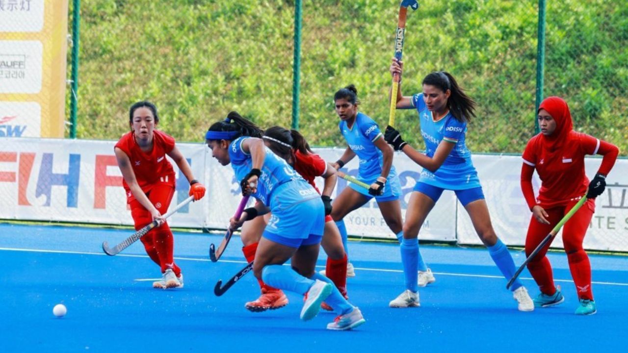8 ટીમોની આ ટુર્નામેન્ટમાં, દરેક પૂલમાંથી 2-2 ટીમો સુપર-4 માં જશે. ત્યારબાદ આ રાઉન્ડમાં પ્રથમ અને બીજા ક્રમે રહેલી ટીમો 14 સપ્ટેમ્બરના રોજ ફાઈનલમાં રમશે. એશિયા કપ જીતનાર ટીમને બેલ્જિયમ અને નેધરલેન્ડ્સમાં યોજાનાર FIH મહિલા વર્લ્ડ કપ 2026માં સીધો પ્રવેશ મળશે. (All Photo Credit : X / Hockey India)