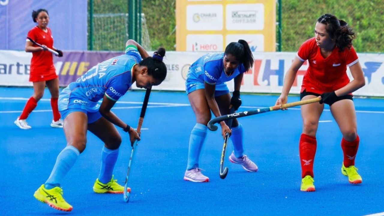 વિશ્વની 10મા ક્રમાંકિત ભારતીય ટીમે તેની પહેલી મેચમાં થાઈલેન્ડને 11-0થી હરાવ્યું હતું, જ્યારે આગામી મેચમાં તેણે ડિફેન્ડિંગ ચેમ્પિયન જાપાન સાથે 2-2થી ડ્રો રમ્યો હતો. હવે ભારતનો આગામી મુકાબલો સુપર-4 રાઉન્ડમાં હશે, જ્યાં તેનો સામનો પ્રથમ મેચમાં પૂલ A ની બીજા ક્રમાંકિત ટીમ સામે થશે.