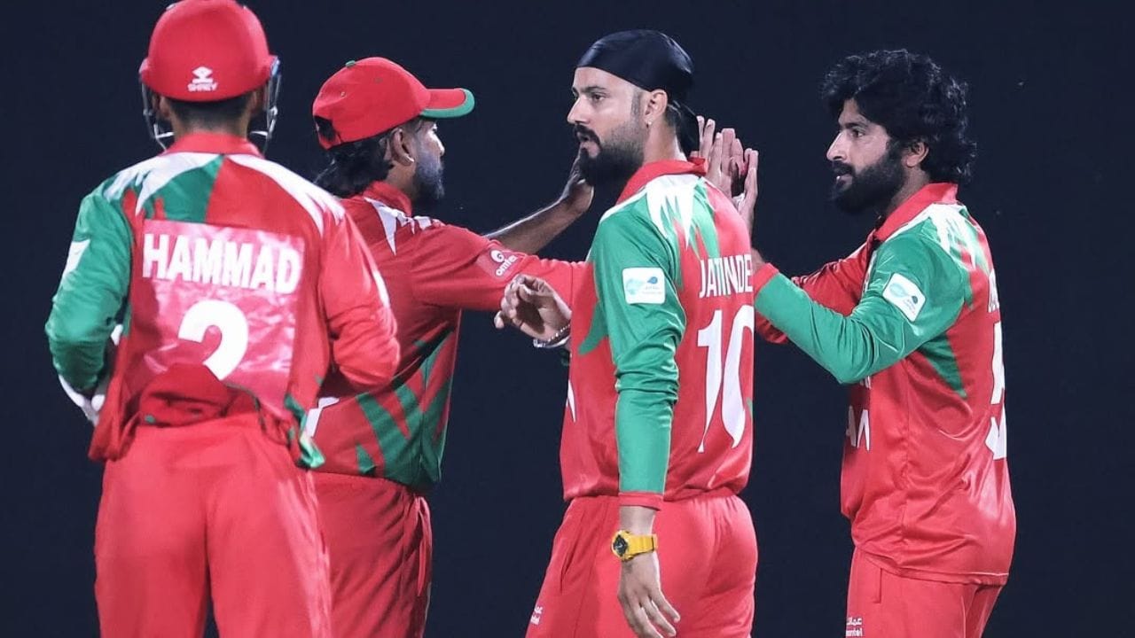 જતિન્દરે ઓમાનના મસ્કતમાં પોતાનો અભ્યાસ શરૂ કર્યો હતો, જ્યાં તેમણે ઇન્ડિયન સ્કૂલમાં અભ્યાસ કર્યો હતો અને તેમની ક્રિકેટ કારકિર્દી પણ ત્યાંથી શરૂ થઈ હતી. જતિન્દર વિકેટકીપર બેટ્સમેન તરીકે ઓમાનની અંડર 19 ટીમમાં સ્થાન મેળવવામાં સફળ રહ્યો. જતિન્દર 2015માં ઓમાન માટે ટી-20 ડેબ્યૂ કર્યું હતું.