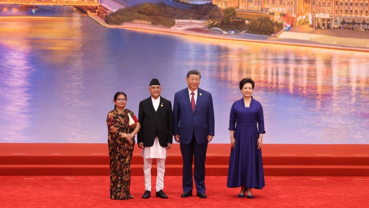 નેપાળની કમ્યુનિસ્ટ પાર્ટી એટલે કે સીપીએન-યુએમએલના પ્રમુખ ખડગા પ્રસાદ (કેપી) શર્મા ઓલી નેપાળના નવા વડા પ્રધાન તરીકે નિયુક્ત છે.