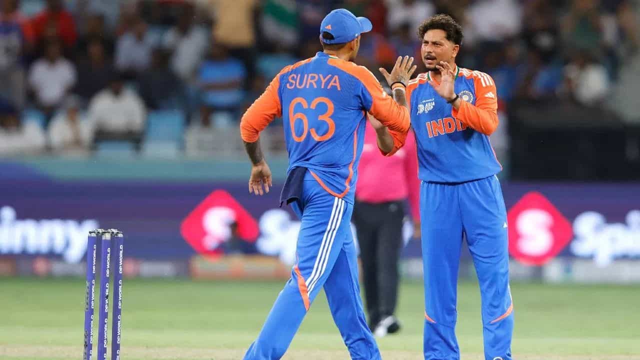 Asia Cup 2025 : 1 ઓવરમાં 3 વિકેટ... એક વર્ષ પછી ટીમમાં વાપસી, આવતાની સાથે જ સચિન તેંડુલકરને પાછળ છોડી દીધો