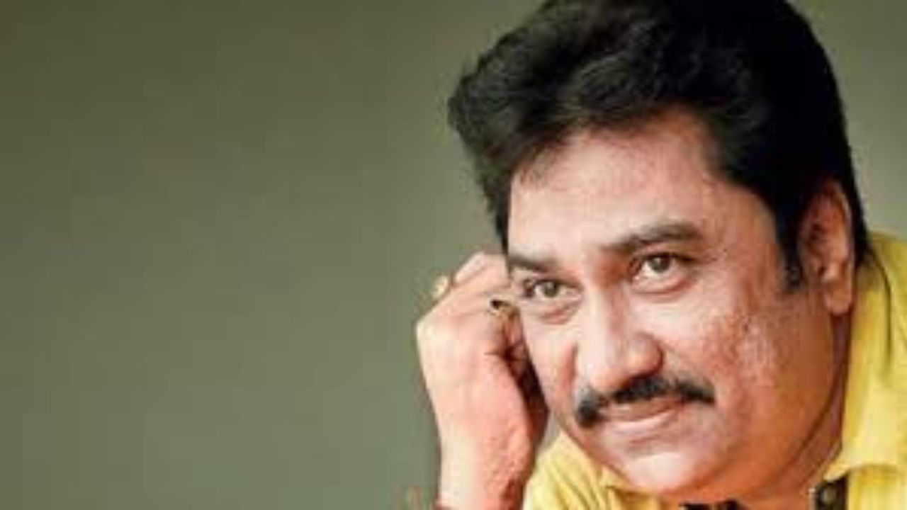  કુનિક્કા સદાનંદથી અલગ થયા પછી, કુમાર સાનુએ સલોની ભટ્ટાચાર્ય સાથે લગ્ન કર્યા. તેમને બે પુત્રીઓ છે, શેનોન કે, એક સિંગર અને અન્નાબેલ કુમાર સાનુ, એક ગીતકાર અને લેખક છે.