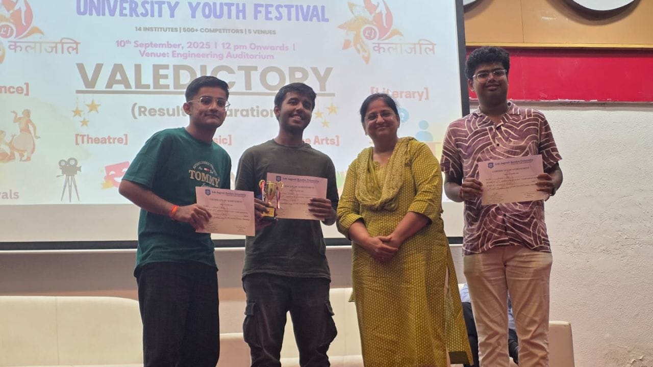 એલ.જે. ઇન્સ્ટિટ્યૂટ ઑફ ફાર્મસી પોતાની શિસ્તબદ્ધતા અને સંસ્કૃતિ માટે ઓળખાય છે.