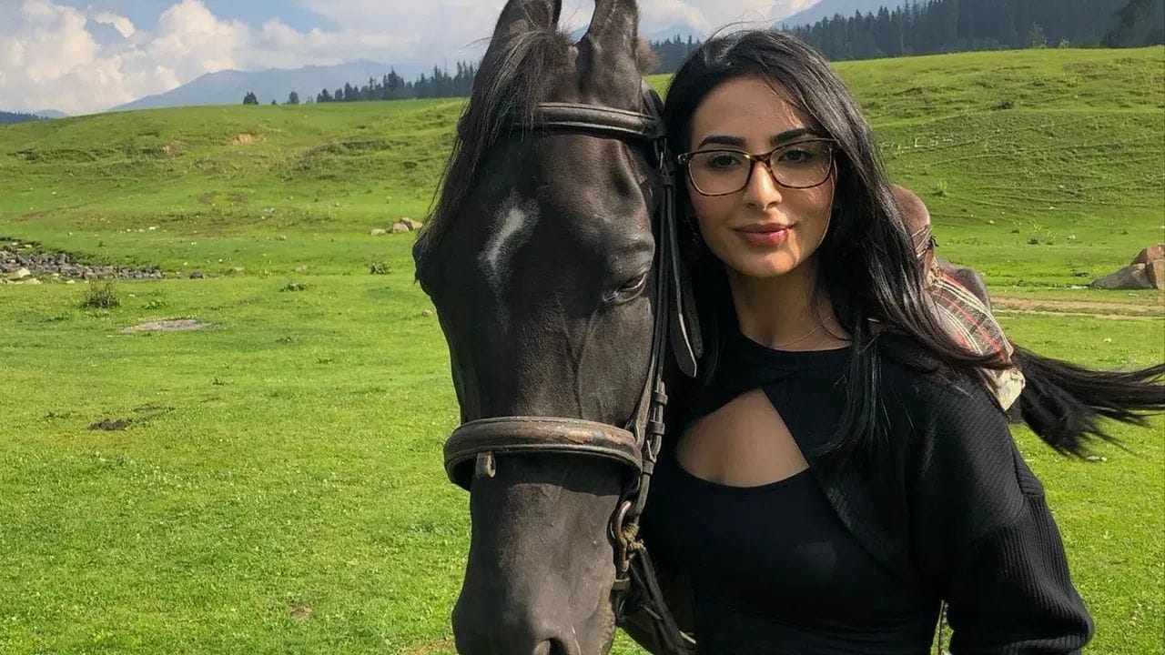 લૈલાએ પોતાનું સ્કૂલિંગ DPS, આરકે પુરમ, દિલ્હીમાં કર્યું અને ઉચ્ચ શિક્ષણ માટે તે લંડનની કિંગ્સ કોલેજ ગઈ. તેણે યુનિવર્સિટી ઓફ આર્ટ્સ લંડનમાંથી ફેશન ડિઝાઈન, ફેશન માર્કેટિંગ અને સ્ટાઈલિંગમાં નિષ્ણાત બનવા માટે કોર્ષ કર્યો.