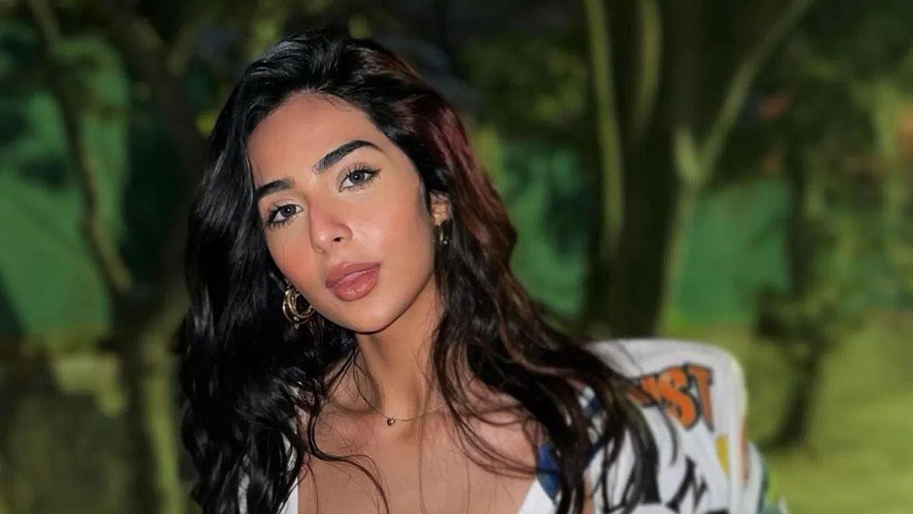 લૈલા ફૈઝલનું નામ અભિષેક શર્મા સાથે જોડવામાં આવ્યું કારણ કે તેણીએ ફેબ્રુઆરીમાં ઈંગ્લેન્ડ સામે તેની સદીની પ્રશંસા કરી હતી. આ પછી, બંને વચ્ચે ડેટિંગની અફવાઓ ફેલાઈ ગઈ. (All Photo Credit : INSTAGRAM)