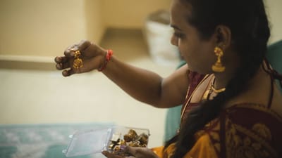 જો કોઈ છોકરામાંથી છોકરી બની અને લગ્ન કરે, તો શું તે ભરણપોષણ માંગી શકે છે? ભારતીય કાયદા અને સામાજિક વ્યવસ્થાના સંદર્ભમાં આ પ્રશ્ન ખૂબ જ રસપ્રદ અને જટિલ છે. ચાલો તેને કાનૂની અને સામાજિક બંને દ્રષ્ટિકોણથી સમજીએ.