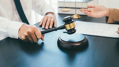 કોલકાત્તા હાઈકોર્ટે એક મહત્વનો નિર્ણય સંભળાવ્યો છે. હાઈકોર્ટે આ નિર્ણય સંભળાવતા કહ્યું કે,જો કોઈ પતિ કે સાસરિયાં કોઈ શિક્ષિત અને કમાતી સ્ત્રી પાસેથી ઘરના ખર્ચમાં ફાળો આપવાની અપેક્ષા રાખે છે, તો તેને ભારતીય દંડ સંહિતા (IPC) ની કલમ 498A હેઠળ 'ક્રૂરતા' કહી શકાય નહીં.