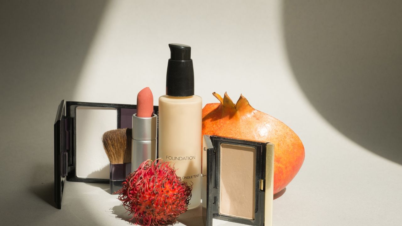 જ્યારે કોઈ વ્યક્તિ કે સંસ્થાને કોઈ વિશેષ ઉત્પાદન, શોધ,ડિઝાઈન, પ્રકિયા અથવા સેવા પર અધિકારો મેળવવા માંગે છે, ત્યારે પેટન્ટ કાનુની અધિકાર આપવામાં આવે છે પરંતુ સવાલ એ છે કે, પેટન્ટ કોને કહે છે અને આ અધિકારને કેવી રીતે પ્રાપ્ત કરી શકાય. આજે આપણે લીગલ એડવાન્સમાં આ વિશેષ વિષય પર વાત કરીશું.