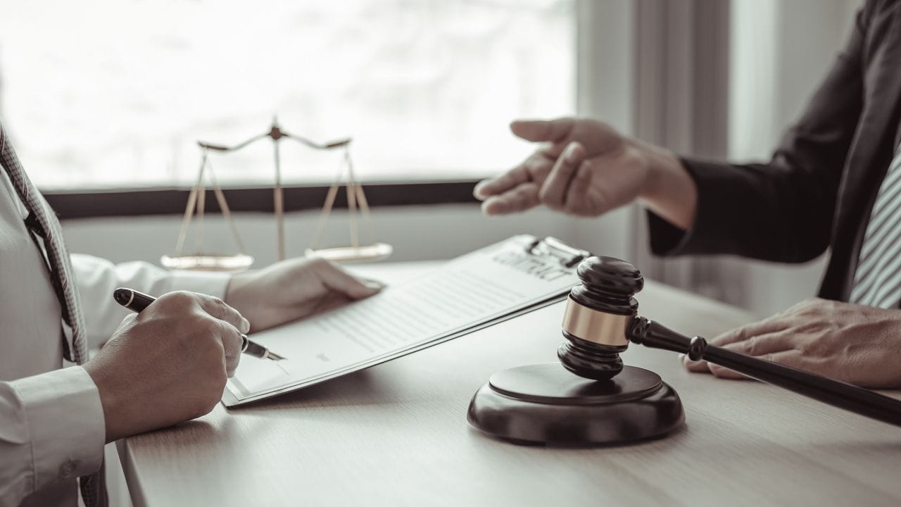 ભારતીય દંડ સંહિતાની નવી દાખલ કરાયેલી કલમ 108 જણાવે છે કે, જો કોઈ વ્યક્તિ બીજા વ્યક્તિને આત્મહત્યા કરવા માટે પ્રોત્સાહિત કરે છે અથવા મદદ કરે છે, તો તેને દસ વર્ષની જેલ અને દંડની સજા થઈ શકે છે. પરંતુ હવે ભવિષ્યના કેસોમાં આ કલમ 108નું અર્થઘટન સ્પષ્ટપણે સુપ્રીમ કોર્ટ દ્વારા કરવામાં આવેલી તાજેતરની ટિપ્પણીઓના પ્રકાશમાં જોવામાં આવશે.