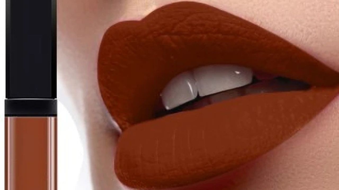 ડીપ પ્લમ, વાઈન અને બરગંડી જેવા શેડ્સ ઈન્ડિયન સ્કિન ટોન માટે પરફેક્ટ છે. જો તમારો સ્કિન ટોન થોડો ડાર્ક છે તો આ લિપસ્ટિક તમારી પર ખુબ સુંદર લાગશે. ડીપ પલ્મ વાઈન અને બરગંડી જેવા કલર ડાર્ક કોમ્પલેક્સ વાળી મહિલાઓને સ્ટાઈલિશ લુક આપવામાં મદદ કરે છે. (ALL photo : google)