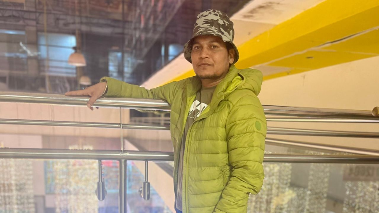 વર્ષ 2003માં 16 વર્ષની ઉંમરે ખુફિયા એજન્સી સાથે જોડાયો હતો.તેમણે ઇઝરાયલમાં જાસૂસી અને કમાન્ડો માટે અઢી વર્ષની તાલીમ લીધી હતી.