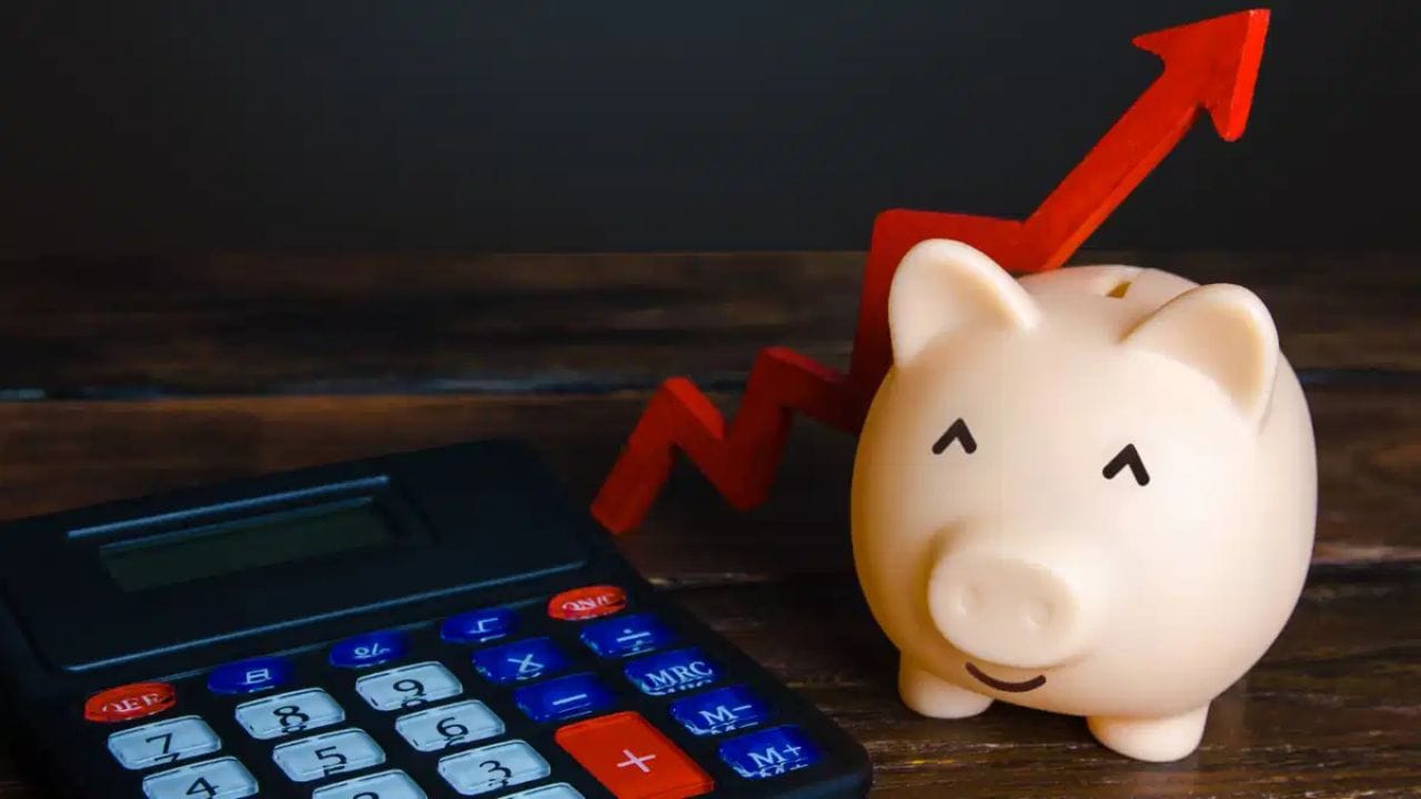 10 વર્ષ પછી તમારી આ રકમ લગભગ ₹12.42 લાખ થશે અને 15 વર્ષ પછી તે વધીને ₹21.89 લાખ થશે. બસ આવી જ રીતે, 20 વર્ષમાં રકમ લગભગ ₹38.58 લાખ થશે અને 29 વર્ષમાં તો રોકાણ કરેલ ₹4 લાખ સીધા વધીને લગભગ ₹1.06 કરોડ થઈ જશે.