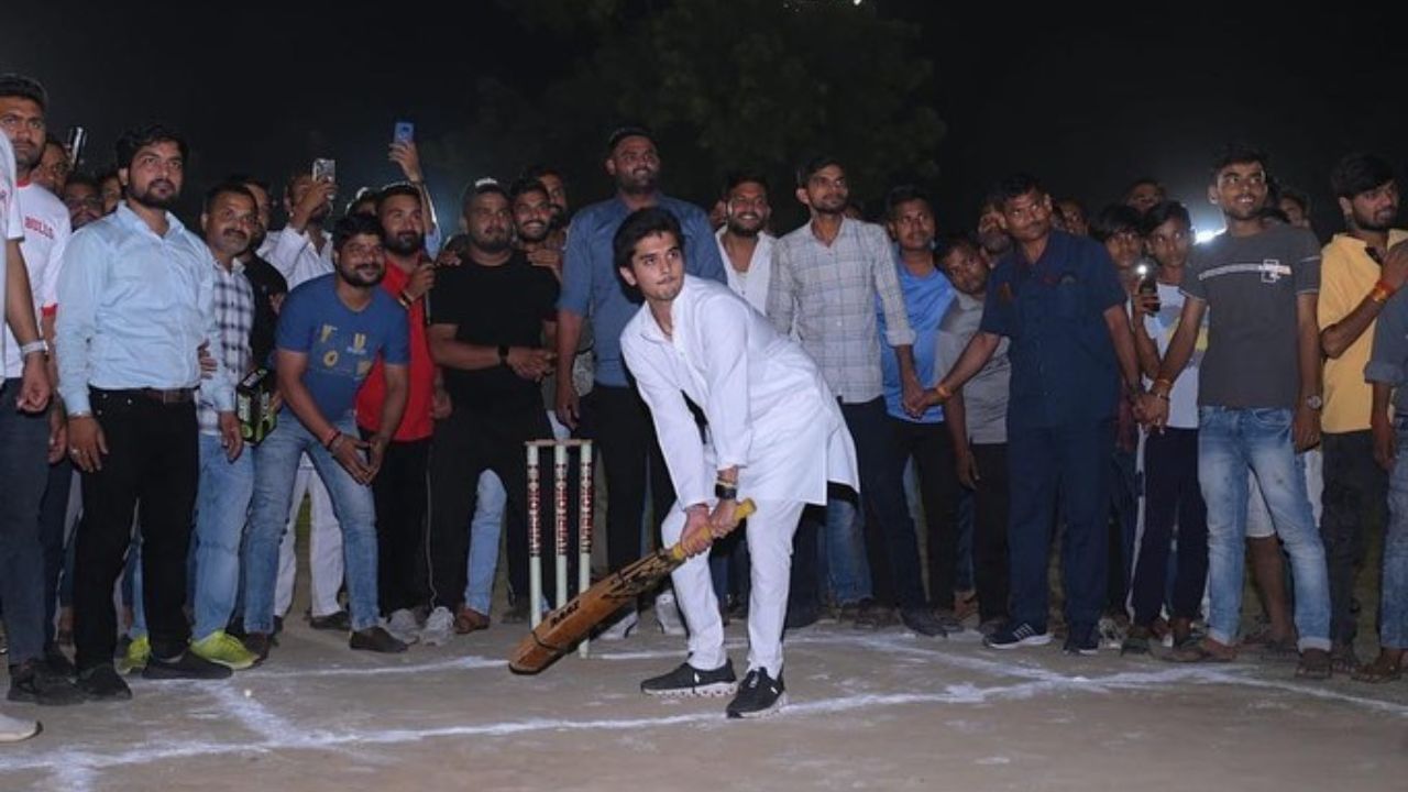 રાજવી પરિવારના ત્રીજી પેઢીના વારસદાર મહાઆર્યમાન સિંધિયા માત્ર તેમની યુવા નેતૃત્વ ક્ષમતાઓ માટે જ નહીં પરંતુ તેમની શાહી લાઈફસ્ટાઈલ માટે પણ સમાચારમાં રહે છે.