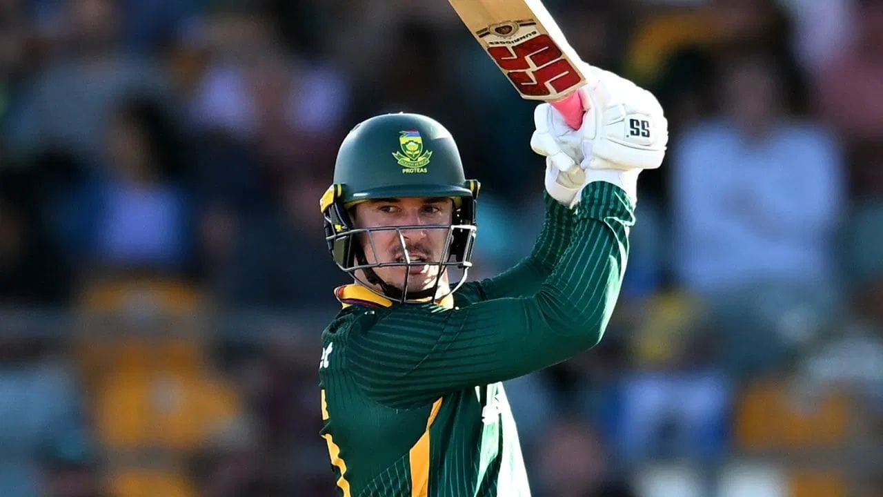 બ્રેત્ઝકેએ 83 રનની પોતાની ઈનિંગમાં 7 ચોગ્ગા અને 3 છગ્ગા ફટકાર્યા હતા, જેના આધારે દક્ષિણ આફ્રિકાએ 50 ઓવરમાં 330 રનનો વિશાળ સ્કોર બનાવ્યો હતો. (All Photo Credit : PTI / GETTY)