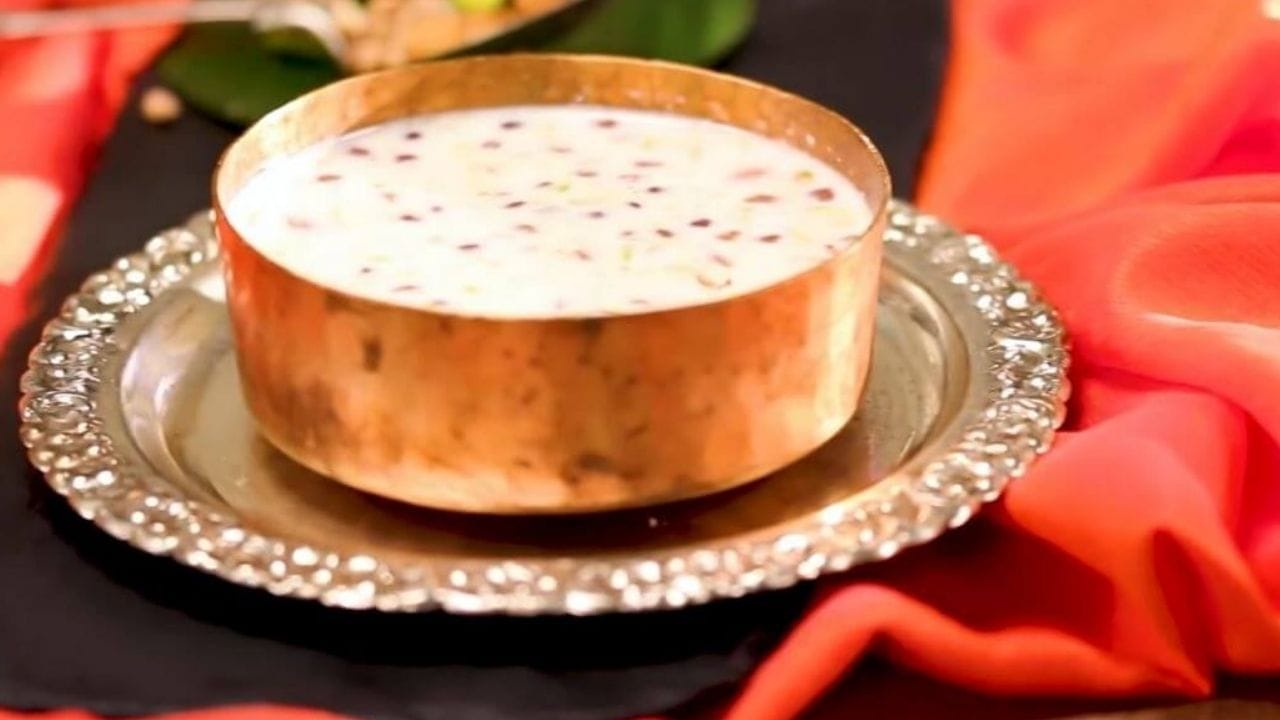 ચારોળીમાં સ્વસ્થ ચરબી હોય છે અને દૂધમાં પ્રોટીન અને કાર્બોહાઇડ્રેટ્સ હોય છે, જે શરીરને તાત્કાલિક ઊર્જા પૂરી પાડે છે. તે નબળાઈ અને થાક દૂર કરવામાં મદદરૂપ થાય છે.