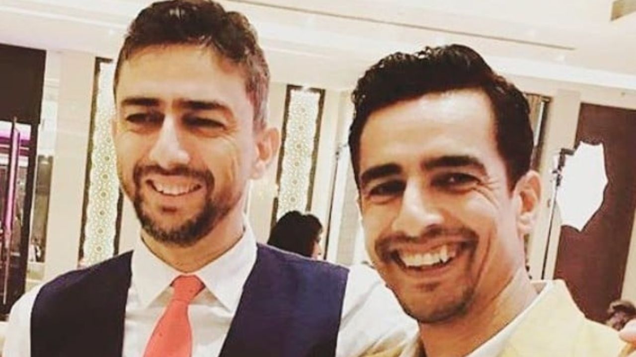 મન્હાસ દિલ્હી ડેરડેવિલ્સનું પ્રતિનિધિત્વ કરીને ઇન્ડિયન પ્રીમિયર લીગમાં રમ્યો હતો. IPLની ચોથી સીઝનમાં, તેને પુણે વોરિયર્સની ટીમ સાથે જોડાયો હતો. ઇન્ડિયન પ્રીમિયર લીગની સાતમી સીઝનમાં તેને ચેન્નાઈ સુપર કિંગ્સ દ્વારા ટીમમાં સામેલ કરવામાં આવ્યો હતો.