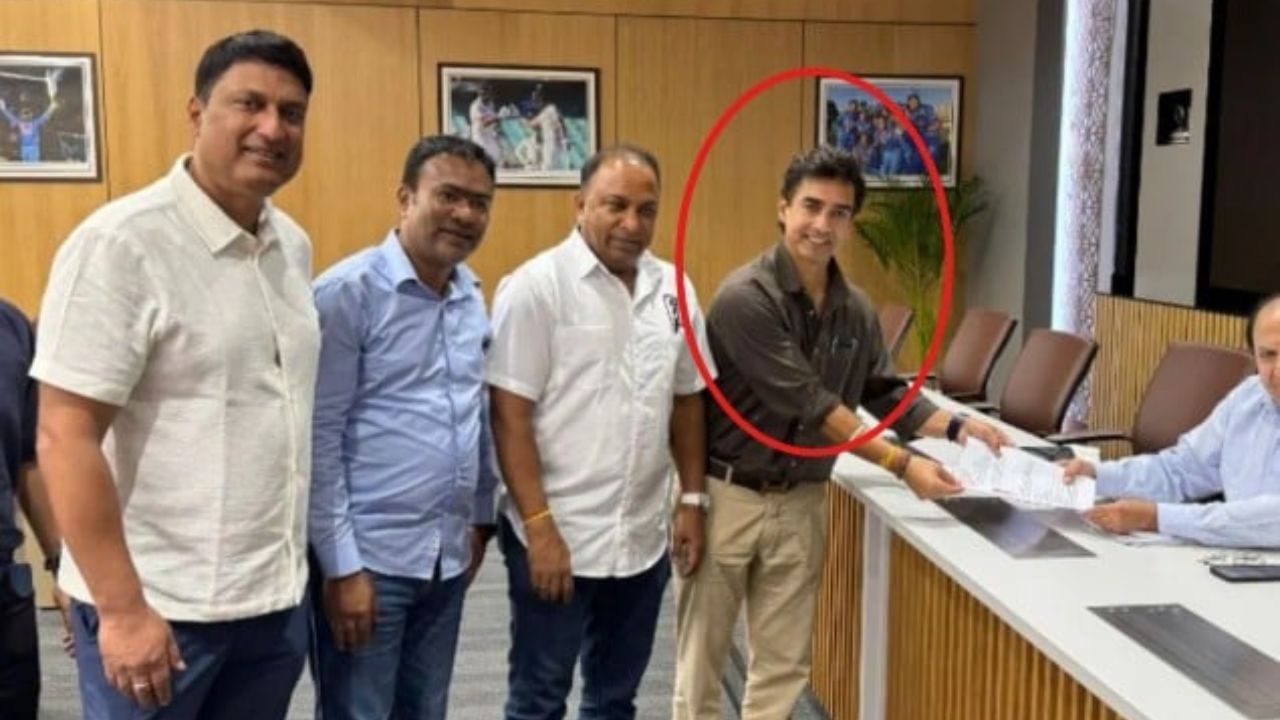 ઓક્ટોબર 2017માં મન્હાસને બાંગ્લાદેશ અંડર-19 ટીમના બેટિંગ સલાહકાર તરીકે જાહેર કરવામાં આવ્યા. તેઓ 2019 સુધી તેમના બેટિંગ સલાહકાર હતા.