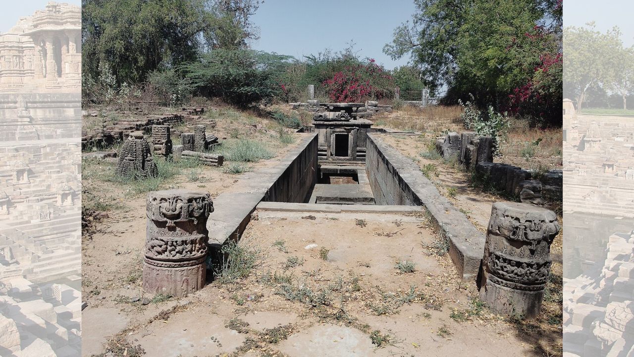 આ ભૂમિ મોઢ બ્રાહ્મણો અને મોઢ વૈશ્યોની જન્મભૂમિ માનવામાં આવે છે. એવું કહેવાય છે કે અહીંથી મોઢ બ્રાહ્મણો અને મોઢ વણિકોનો આરંભ થયો હતો. વેદધર્મની સંસ્કૃતિનું પોષણ પણ આ ભૂમિએ કર્યું. અહીં મોઢ સમાજની કુળદેવી શ્રી માતંગી માતાજીનું પ્રાગટ્ય થયું હતું. માન્યતાઓ મુજબ, અહીં યુધિષ્ઠિર અને ભગવાન શ્રીરામના પગલા પડ્યા હતા. મોઢેરા આજે તેના વિશ્વપ્રસિદ્ધ સૂર્યમંદિર માટે વિશેષ જાણીતું છે, જે સ્થાપત્ય અને આધ્યાત્મિકતા બંનેનું અનોખું પ્રતિક છે. (Credits: - Wikipedia)