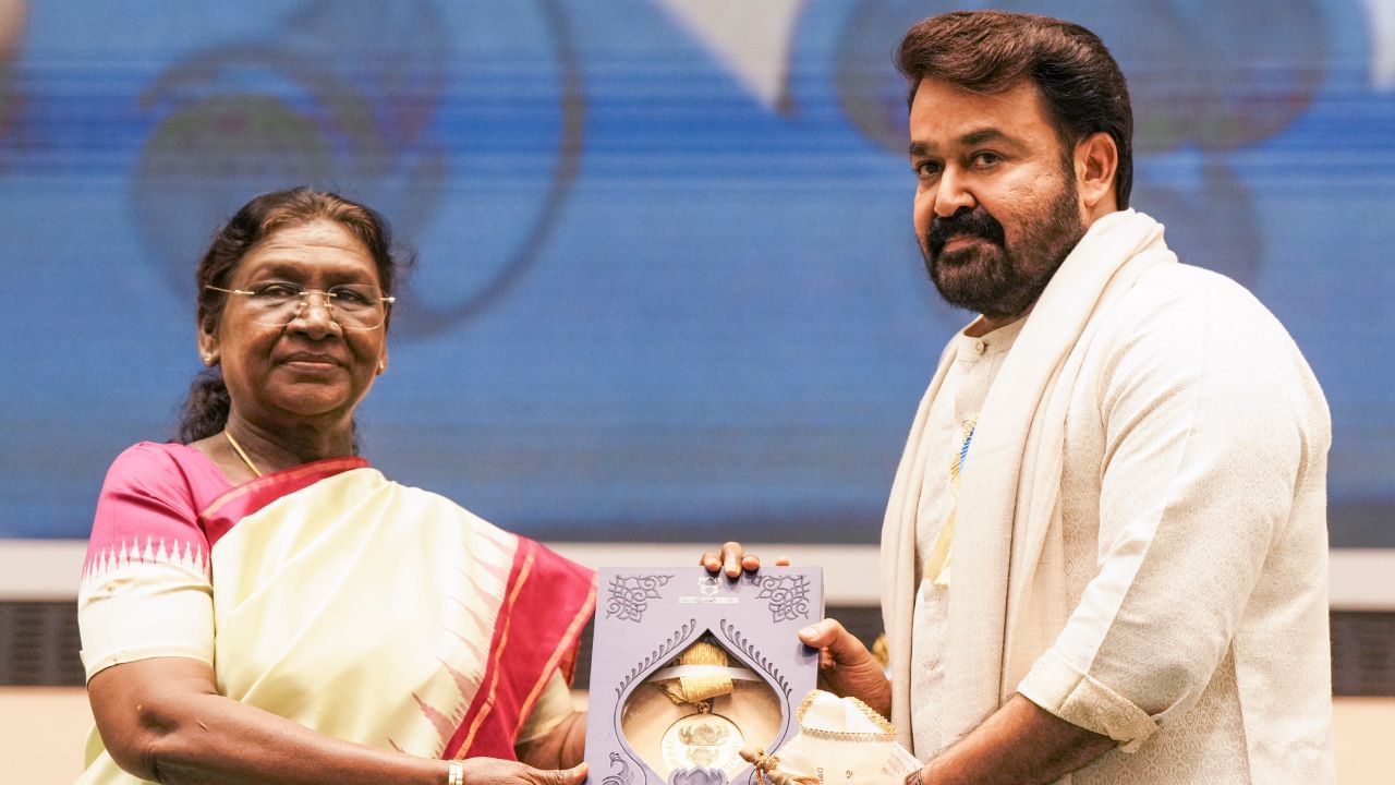 21 મે 1960ના રોજ પઠાણમથિટ્ટાના એલાંથુર ગામમાં વિશ્વનાથન નાયર અને સંથાકુમારીના ઘરે મોહનલાલ વિશ્વનાથનનો જન્મ થયો હતો. બે બાળકોમાં સૌથી નાના હોવાથી, તેમનો ઉછેર તિરુવનંતપુરમમાં થયો હતો 